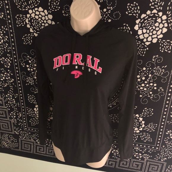 UNDER ARMOUR Athletic Top - Picture 2 of 8